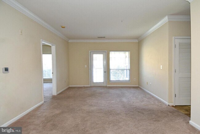 Building Photo - 4850 Eisenhower Ave