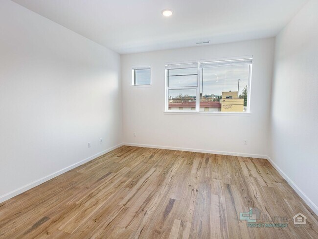 Building Photo - Bright 2-Bedroom, 2.5-Bathroom Home in Hillsboro