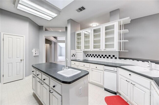 Building Photo - 9404 Temecula Pass