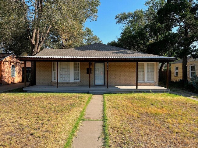 Building Photo - 2706 25th St