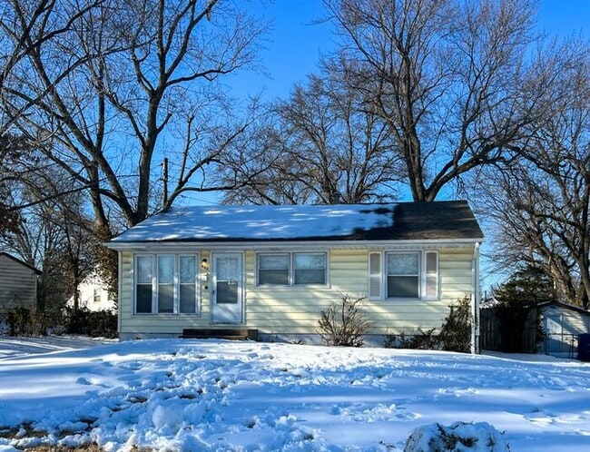 Building Photo - Charming 3 bedroom St Louis home near Nort...