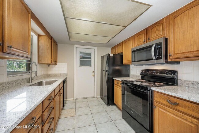 Building Photo - 608 Sacre Coeur Dr