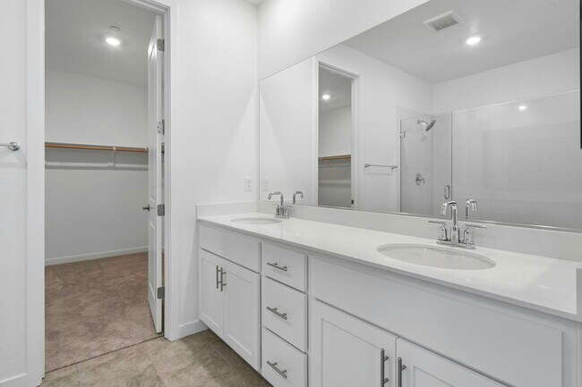 Building Photo - 3278 Vallonea St