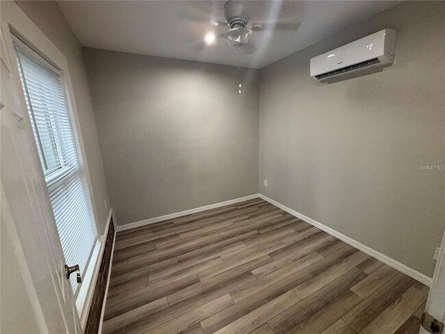 Building Photo - 107 W 6th St