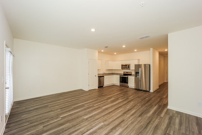 Building Photo - Fantastic 3bd/2ba home! Let yourself in!