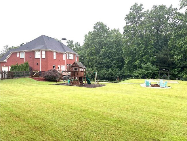 Building Photo - 2852 Summer Branch Ln