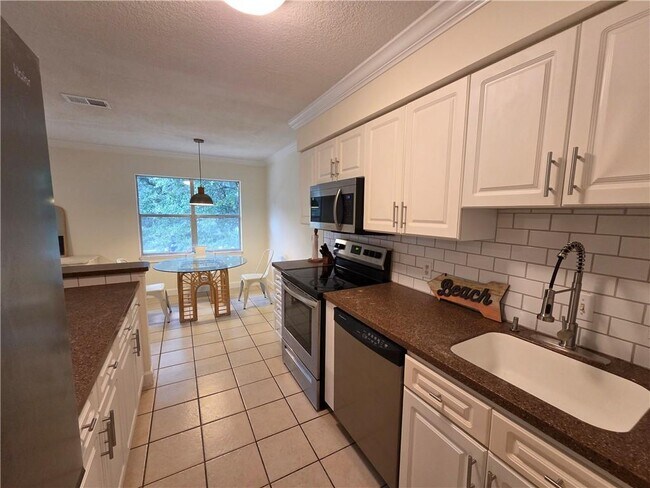 Building Photo - 800 Mallery St