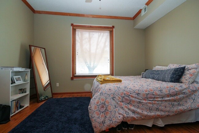 Building Photo - 1417 6th St NE