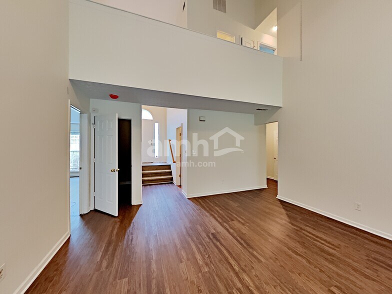 Building Photo - 1831 Green Oak Cir