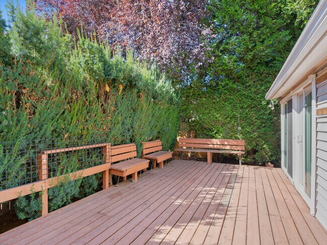 Building Photo - 1215 SE Lexington St