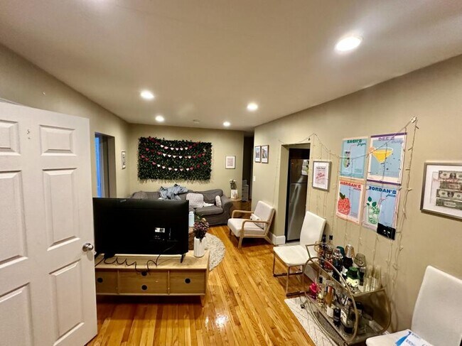 Building Photo - 4 bedroom in Brookline MA 02446