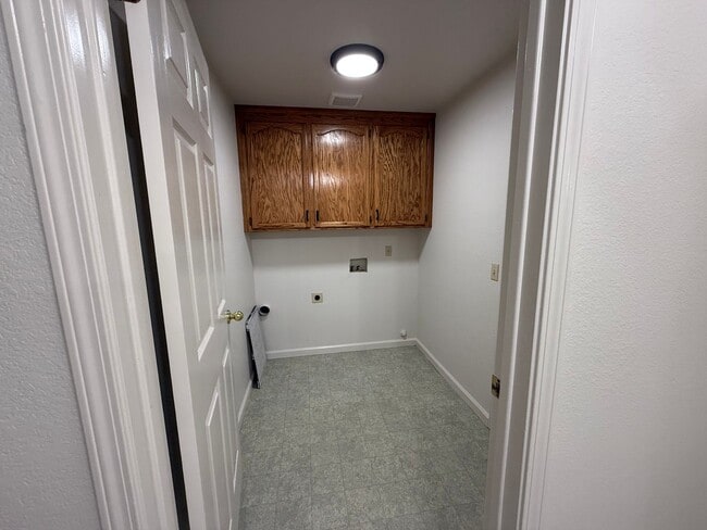 Building Photo - Single Story home in Riverbank's Crossroads Subdivision!