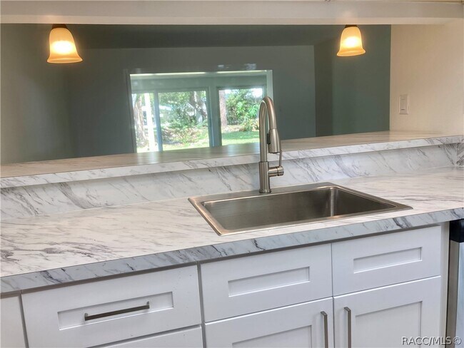 Building Photo - 11499 W Bayshore Dr