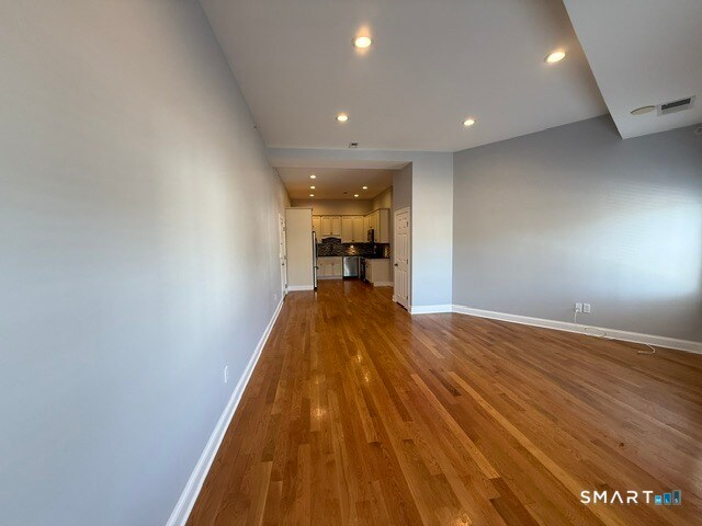 Building Photo - 2067 Barnum Ave