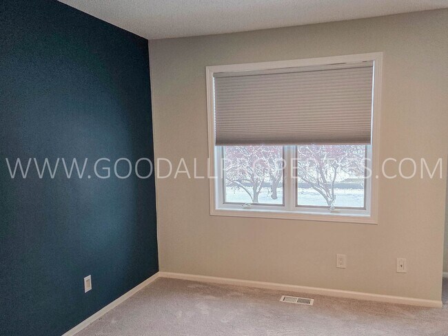 Building Photo - 2 Bedroom Townhome in Gated Community in West Des Moines!!!