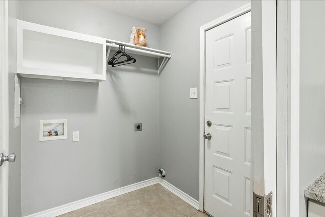 Building Photo - 8540 Glen Meadow Ln