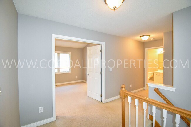 Building Photo - 3 Bedroom Home in West Des Moines