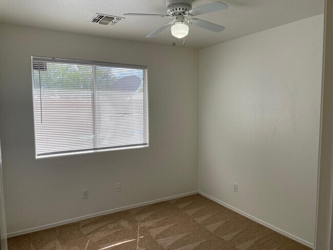 Building Photo - 6831 S 33rd Dr