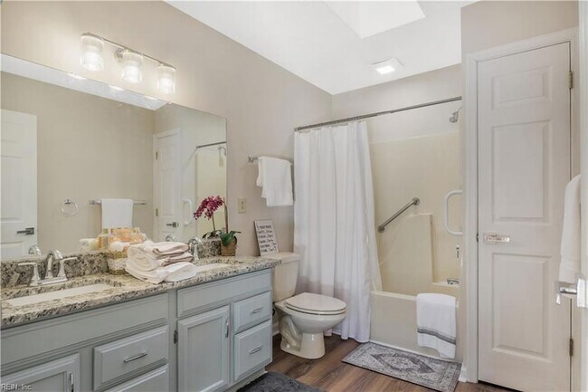 Building Photo - 2721 Linden Ln