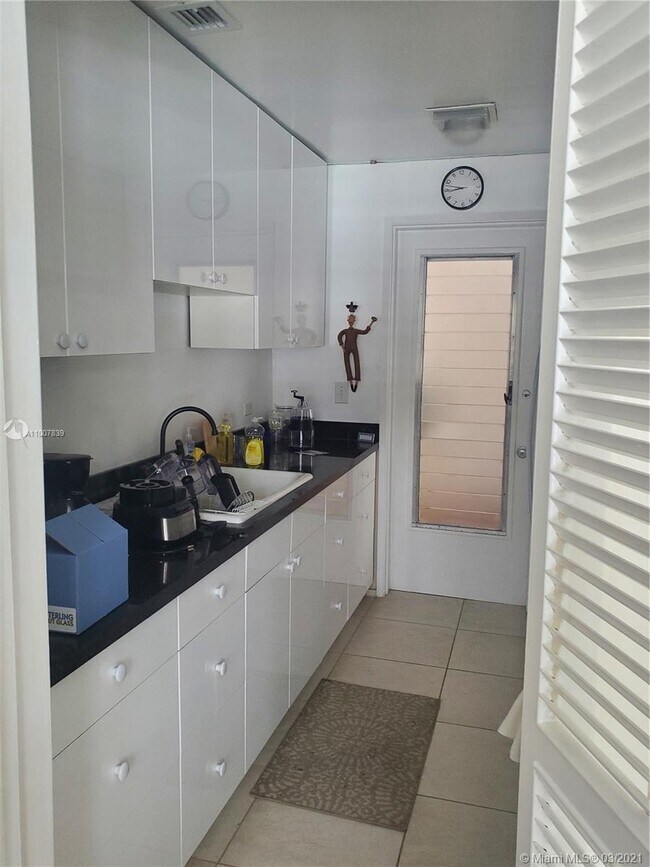 Building Photo - 10170 Collins Ave