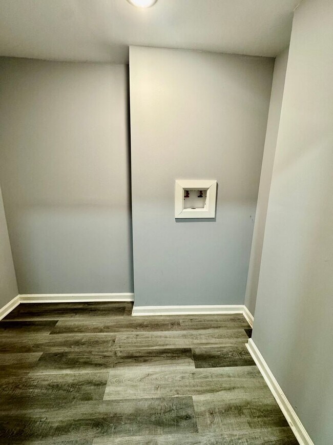 Building Photo - Anika Homes 5 Bedroom