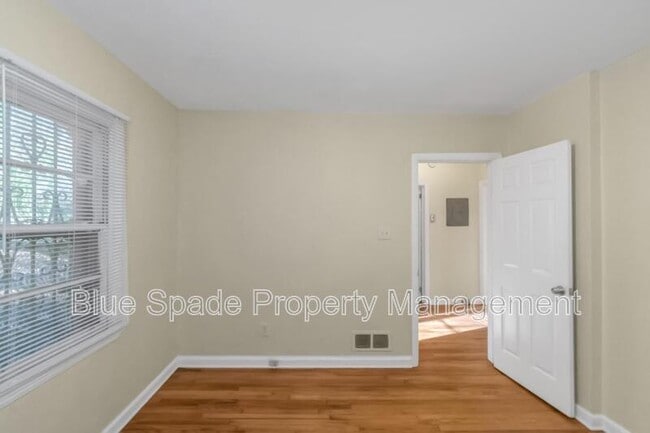Building Photo - 409 Kildare Ave NW