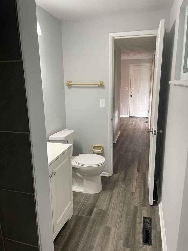 Building Photo - Updated 3 bed/2 bath in Huber Heights