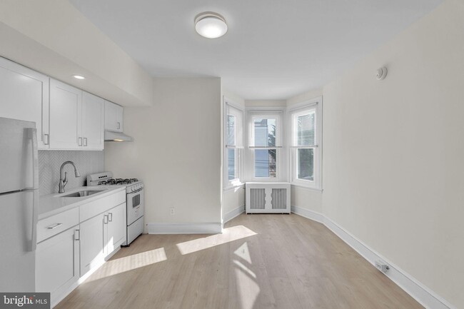 Building Photo - 459 Martin St