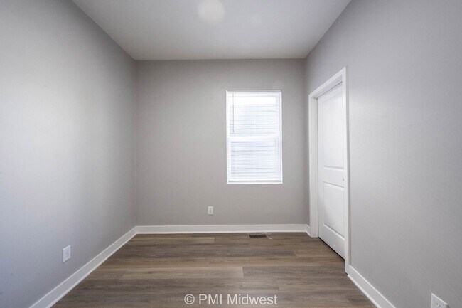 Building Photo - "Spacious 3-Bedroom Duplex with Granite Charm in Indianapolis – 1250 Sq Ft of Modern Living!"