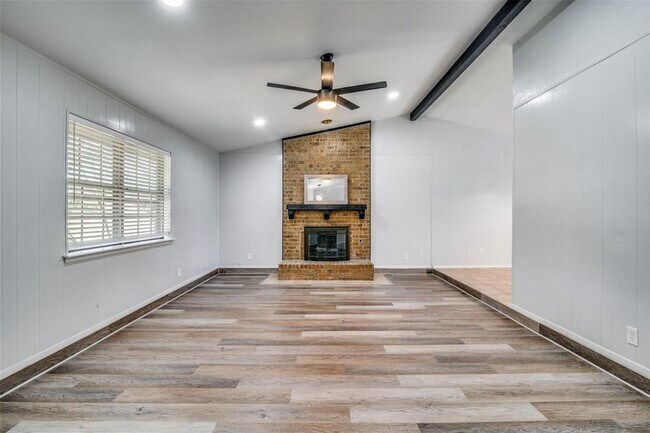 Building Photo - 3108 Kensington Dr