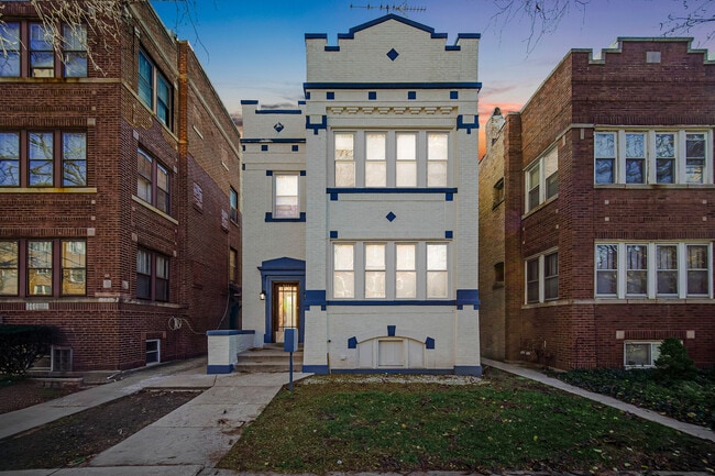 Building Photo - 6441 N Seeley Ave