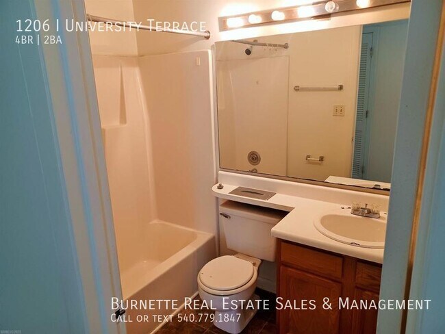 Building Photo - 1206 University Terrace