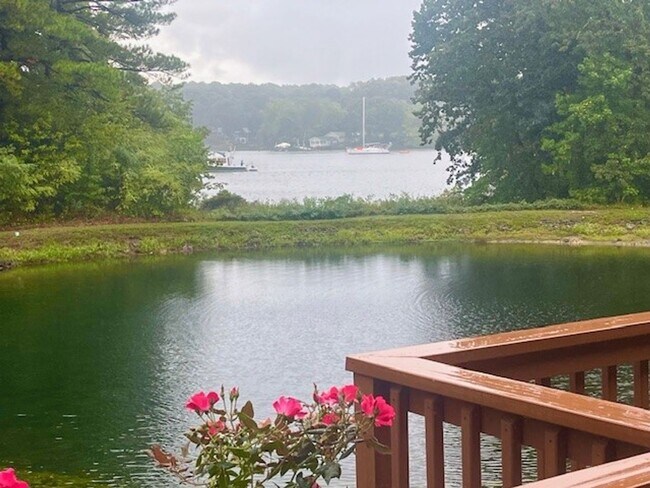 Building Photo - Gorgeous home with boat slip and water views