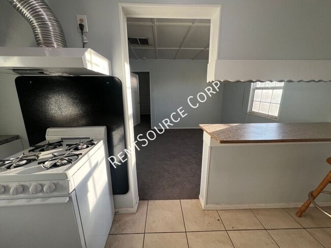 Building Photo - 1040-1042 Flora St