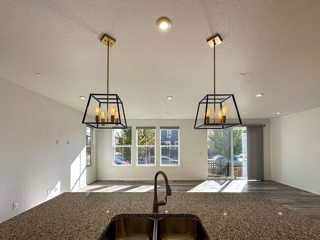 Building Photo - CORNER 3bd 2.5ba paired home in Trails Edge!