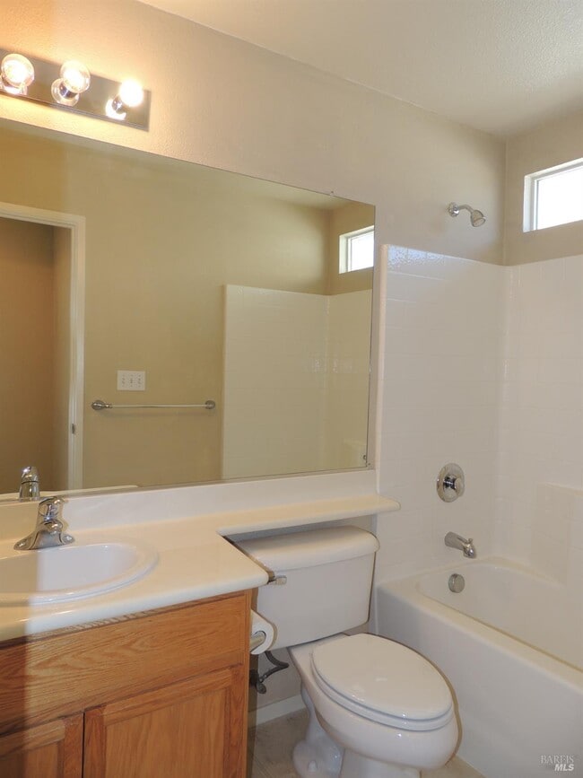 Building Photo - 640 Birch Ridge Dr