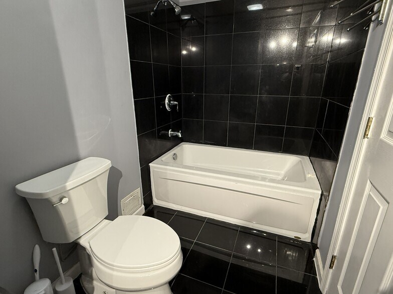 Building Photo - 5909 Mayflower Ct