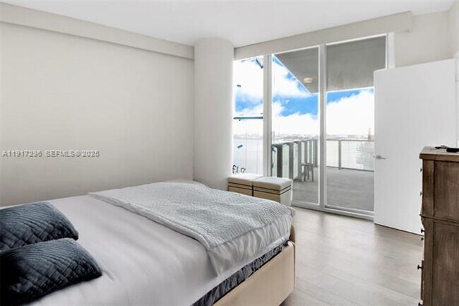 Building Photo - 2900 NE 7th Ave