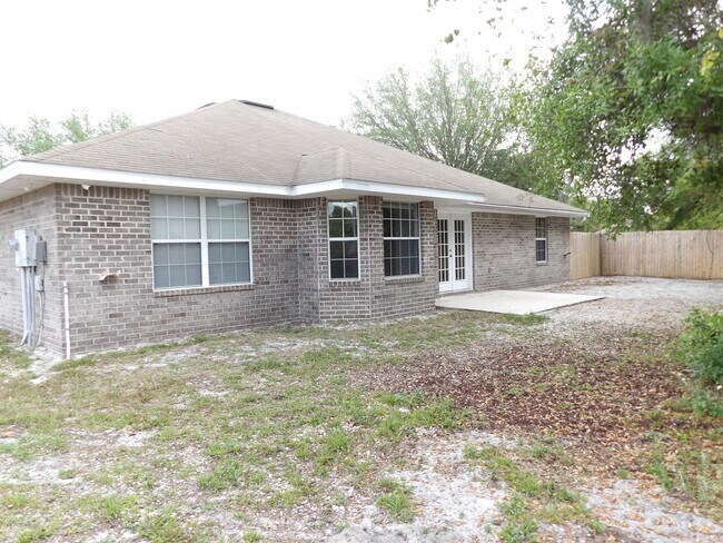 Building Photo - 4 Bedroom 2 Bath 2 Car Garage 2334 Sq Ft C...