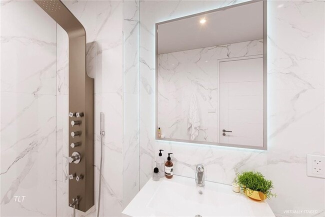 Building Photo - 2442 Ocean Ave