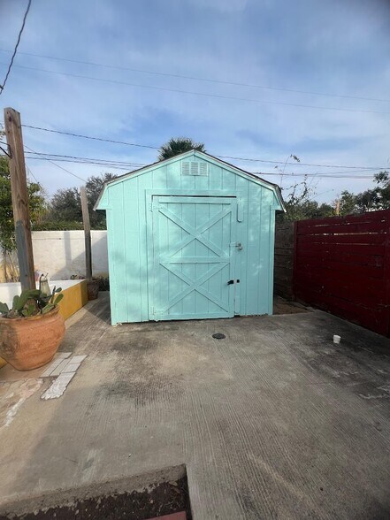 Building Photo - 1808 N Broadway St