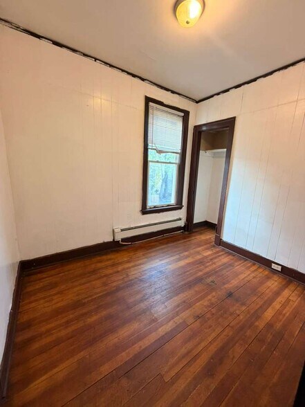 Building Photo - 385 Orange St
