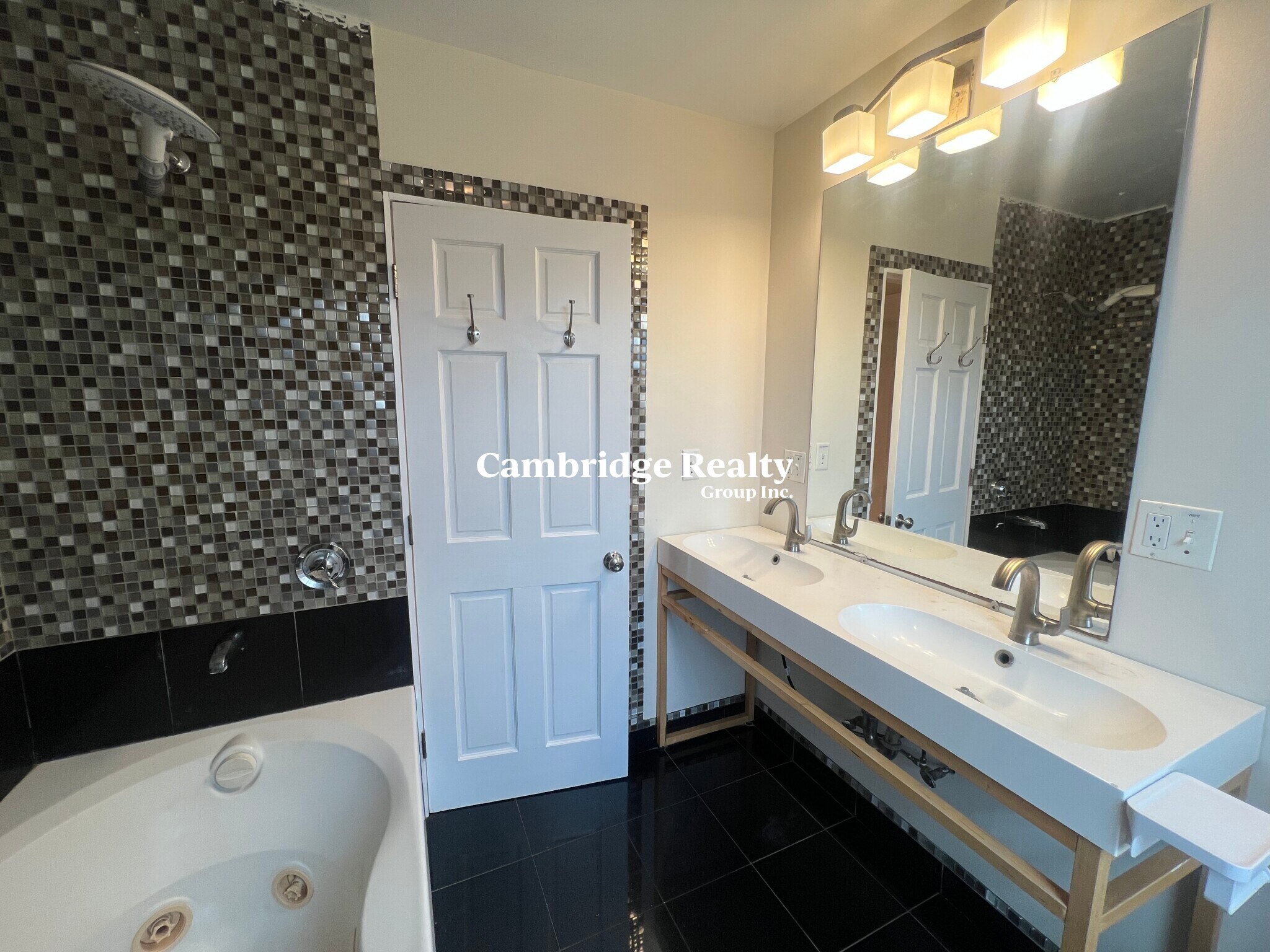 Building Photo - 56 White St