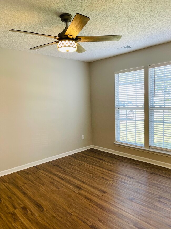 Building Photo - 3029 Salmon River Dr