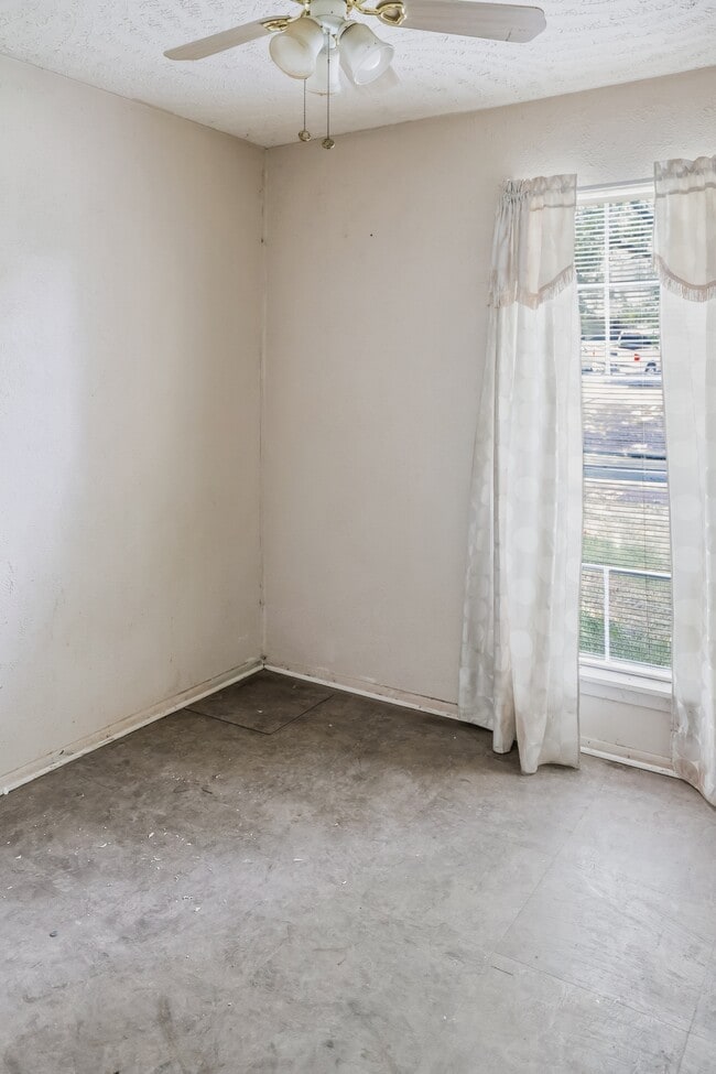 Building Photo - 6605 George Washington Dr