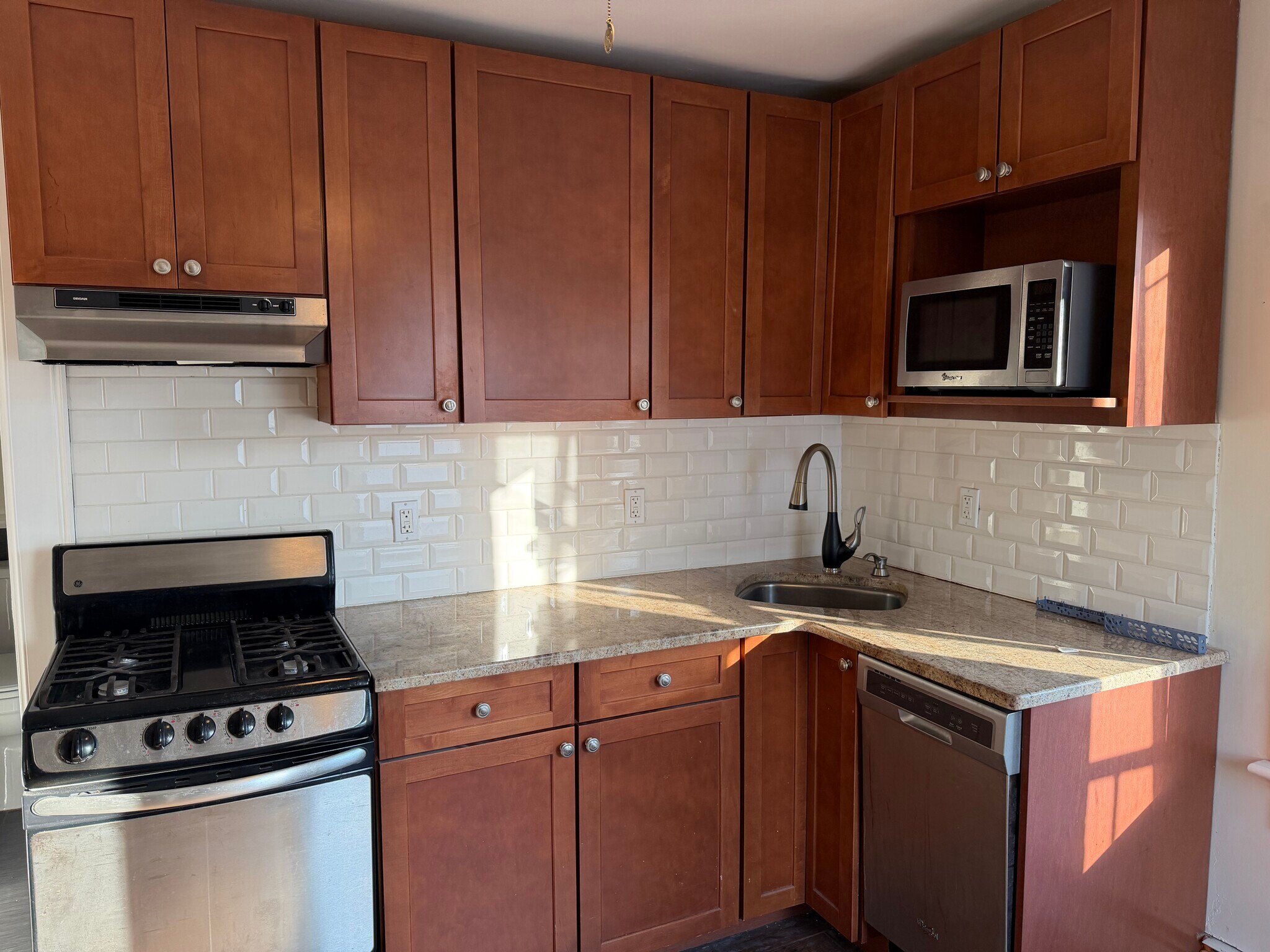 Building Photo - 229 8th St