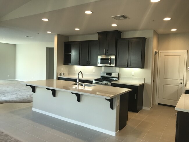 Building Photo - Welcome to beautiful home in Rosetta Canyon!