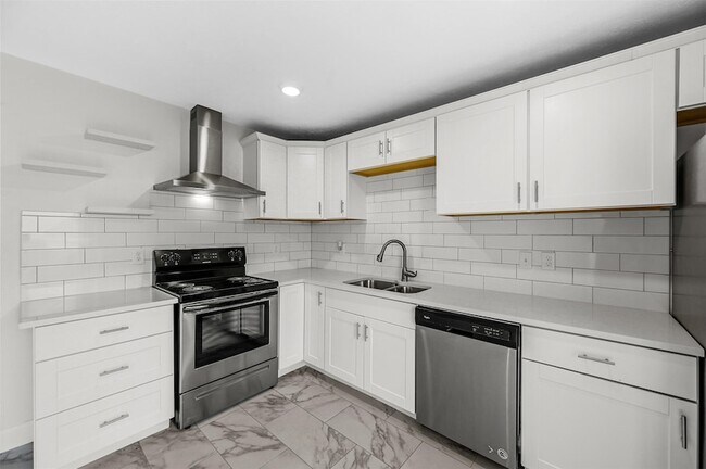 Building Photo - 4940 Watkins Dr