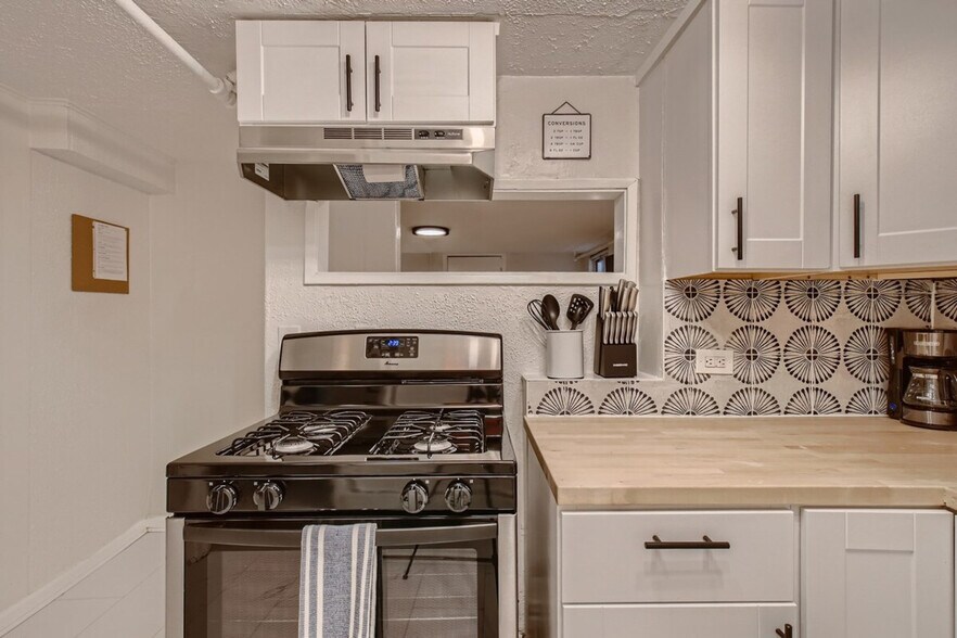 Building Photo - 1240 York St