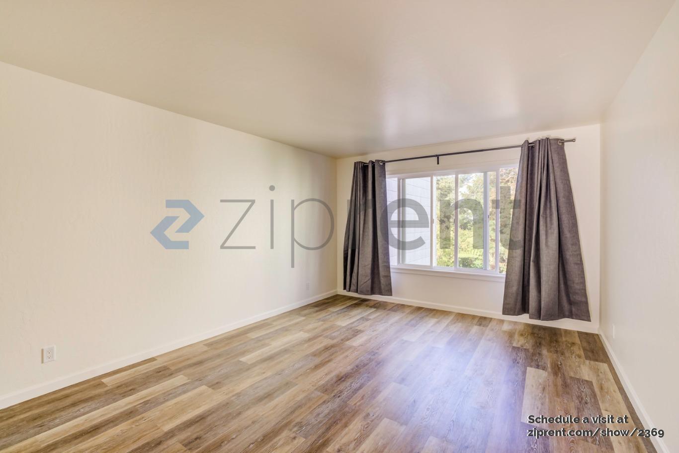 Building Photo - Unit 4